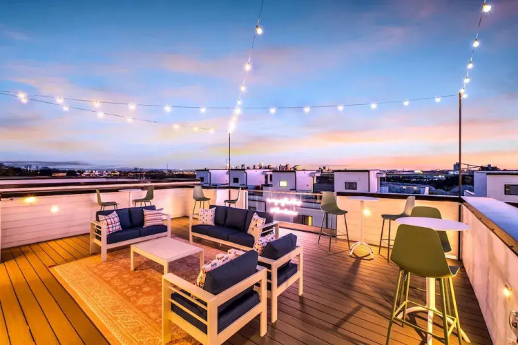 Luxury Stay With Rooftop Views in Prime Location