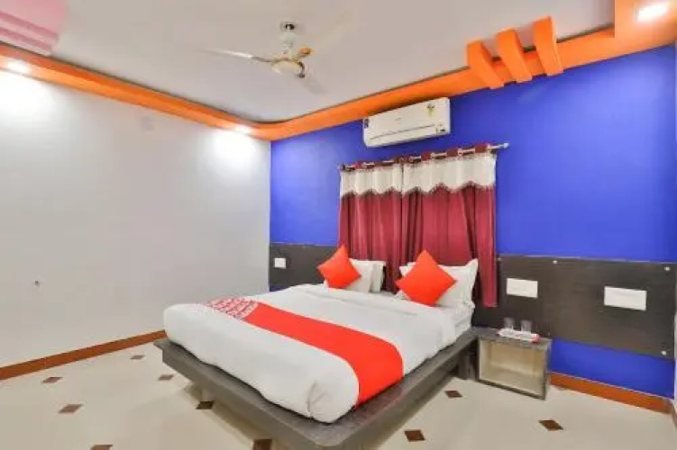 Oyo 24921 Hotel Shree