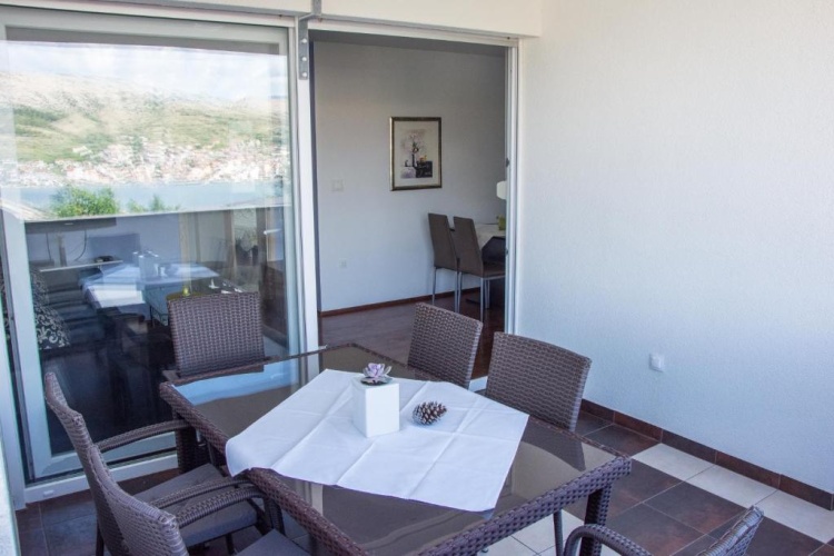 2 Bedrooms Apartment with balcony and with sea view