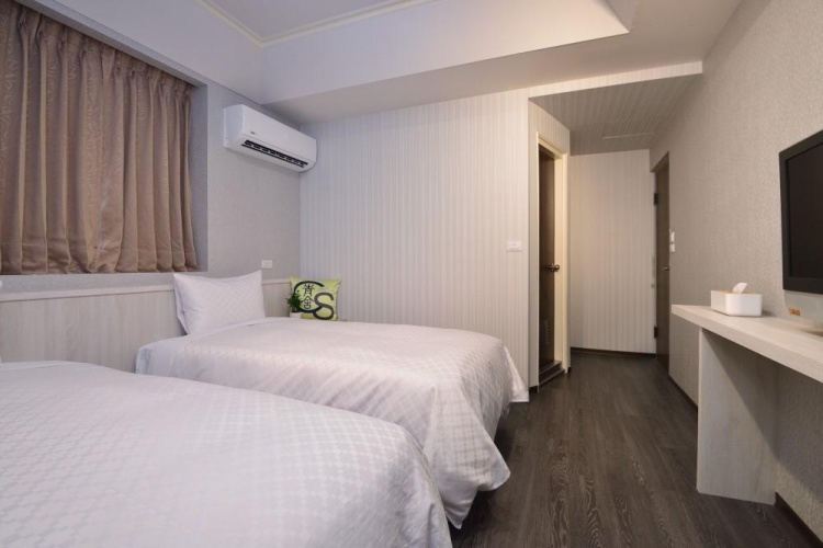 3 Bedrooms Triple Suite with city view