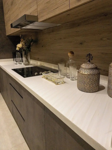 Lovely & Spacious Three Bedroom Flat in Alnarjis