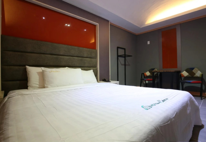 Show Hotel