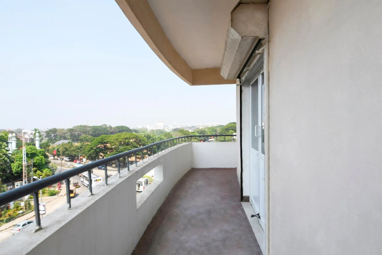 OYO 24285 Royal Plaza