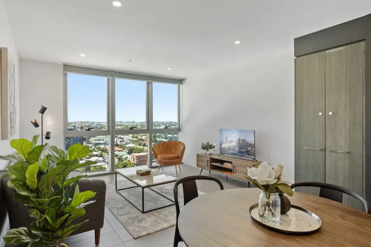 Executive 2-bed With Stadium View, Great Amenities