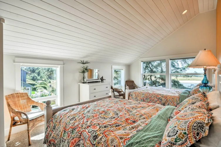 Waterfront Seaside Beach Home w/ Views & Hot Tub!