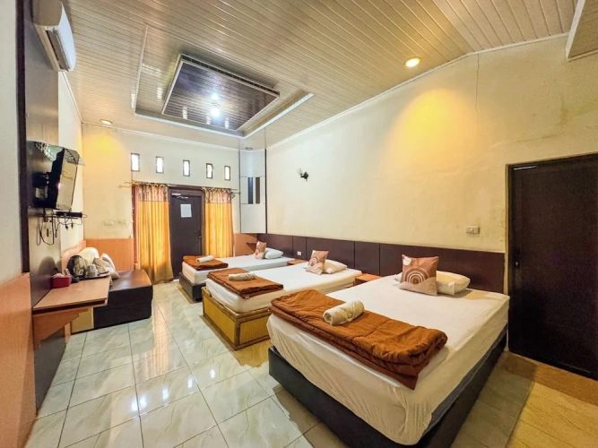 Deluxe Triple room with balcony and with garden view