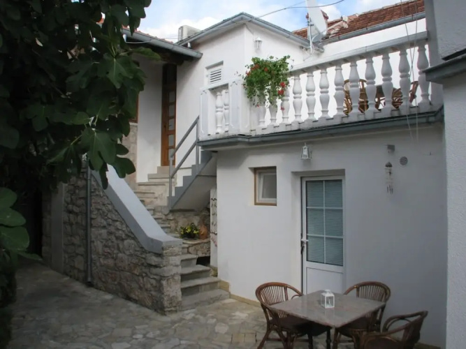 Simplistic Apartment in Jezera With Garden