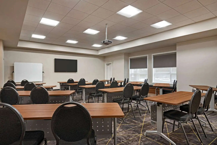 Microtel Inn & Suites By Wyndham Kelowna photo 16