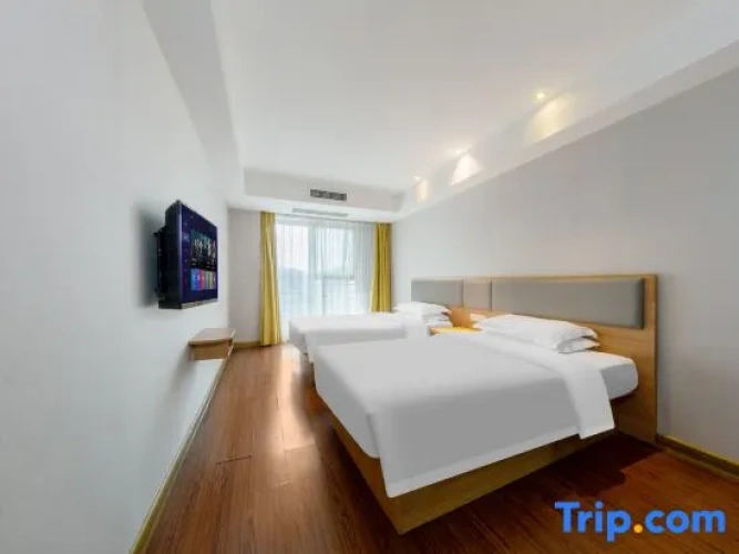 Standard Triple Family room