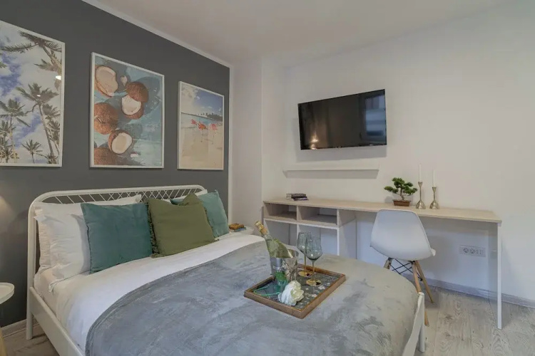 Central 4BR Flat - 2 Units Combined with Balconies, Near Cismigiu, 2 Kitchens & 2 Baths