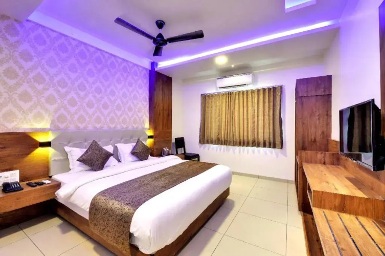 Hotel Devkinandan