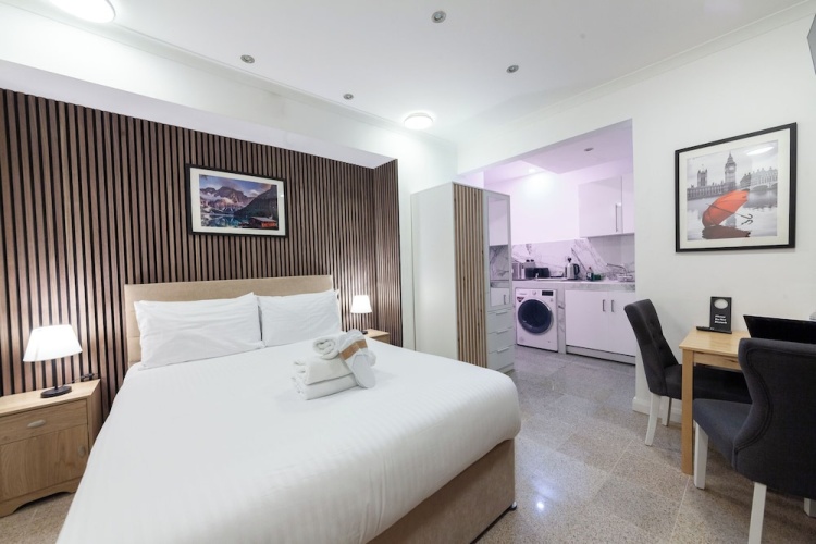 Deluxe Apartment