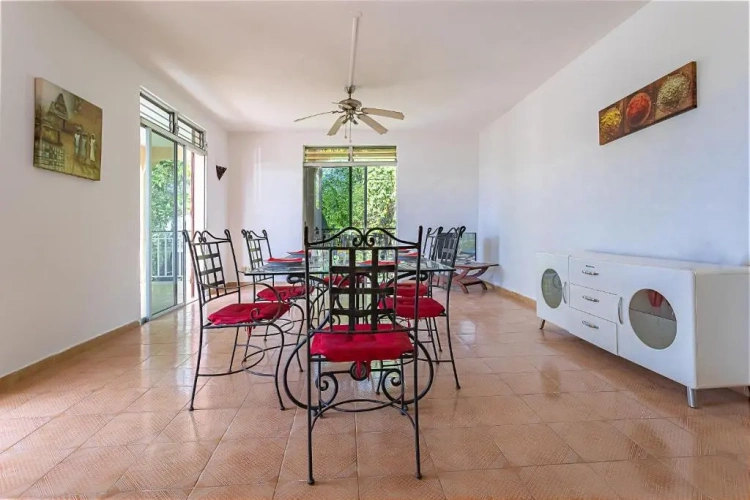 3 Bedrooms Apartment