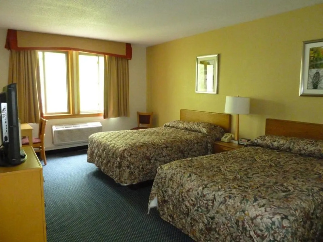 Katahdin Inn & Suites