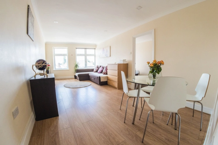 2 Bedrooms Apartment