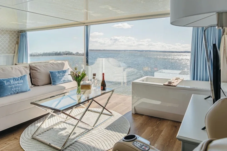 2 Bedrooms Deluxe room with balcony and with lake view