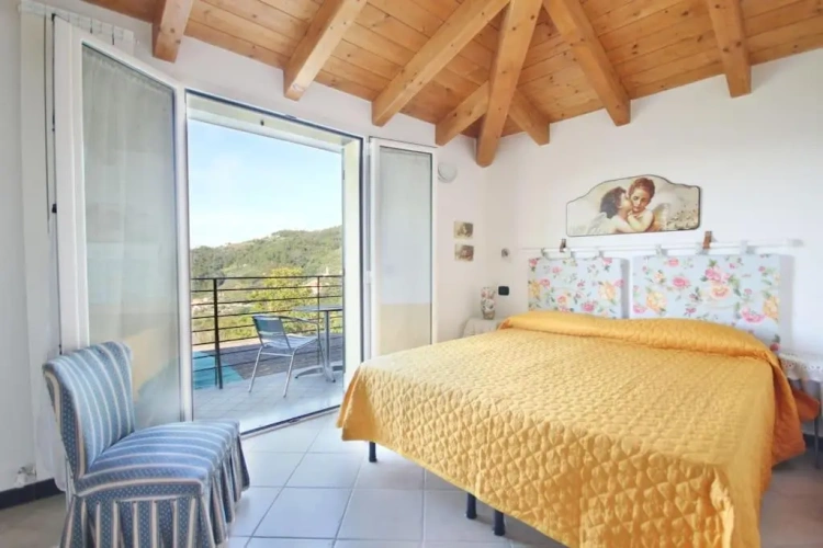 4 Bedrooms Cottage