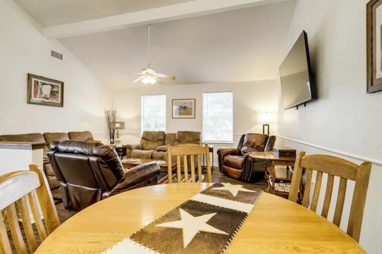 1 Mi to Downtown & Shopping: Quiet Brenham Home