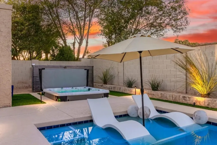 Executive Retreat Pool Spa AZ Canal Trail BBQ