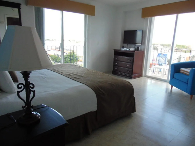 El Cantil Condominiums