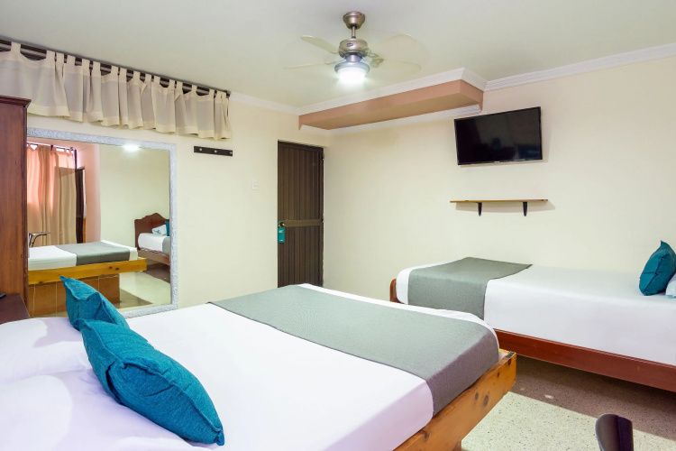 Bugatier ApartaHotel