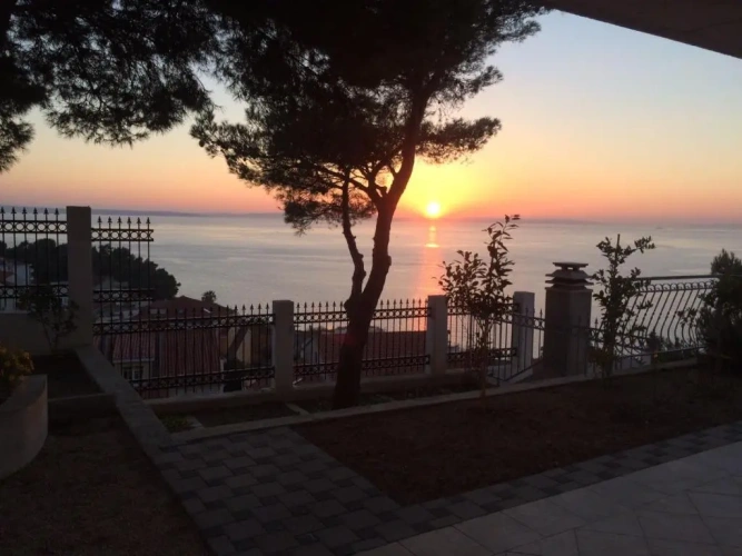 3 Bedrooms Apartment with ocean view
