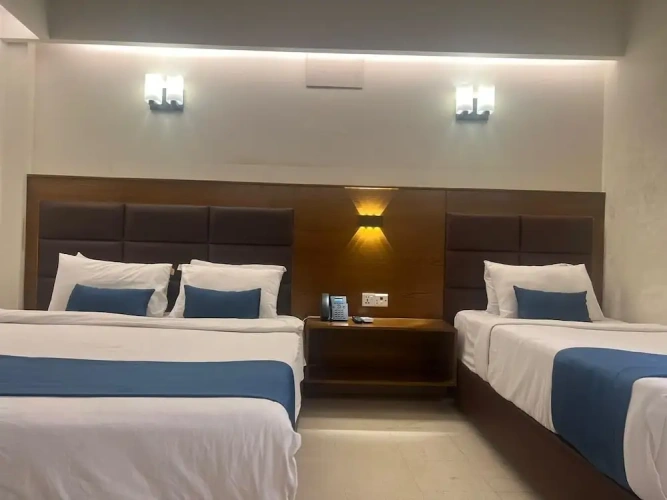 Standard Triple room with city view