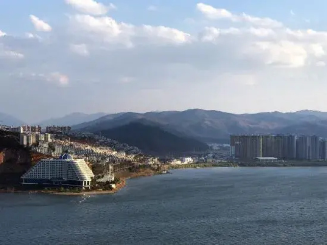 Haishanghua Lake View Villa