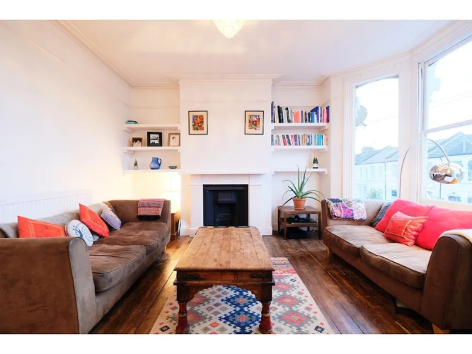 Sunny, Bohemian-style Flat For 4 in Queens Park