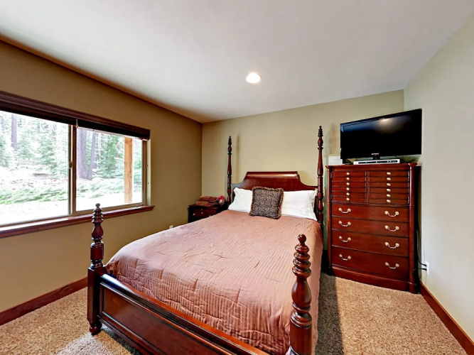 High End Executive Tahoe Home by RedAwning