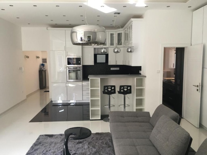 2 Bedrooms Deluxe Apartment