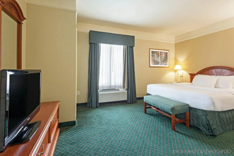 科文頓拉昆塔套房酒店(The Chateau Hotel Covington)