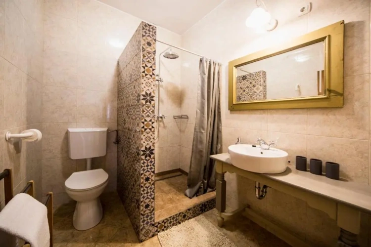 3 Bedrooms Apartment