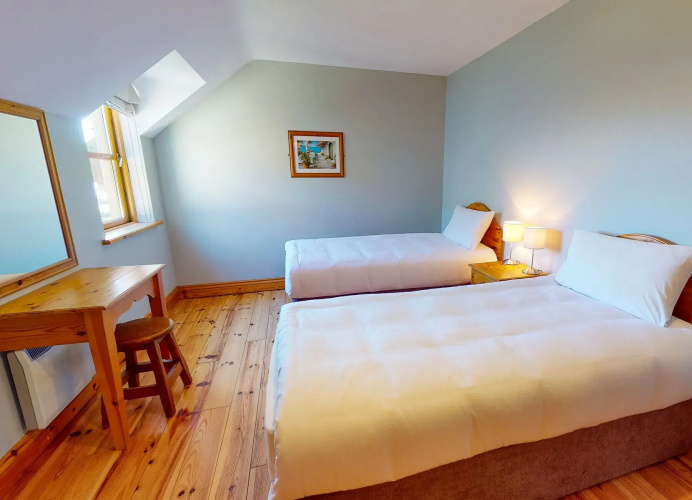 Dingle Courtyard Cottages 2 Bed Sleeps 4