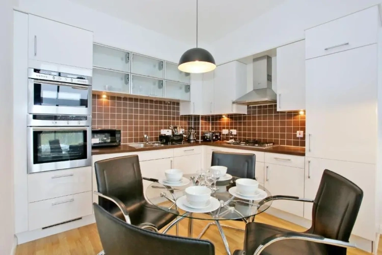 2 Bedrooms Quadruple Apartment