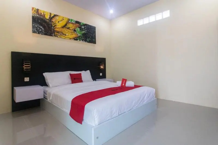 RedDoorz Plus near Kantor Bupati Banyuwangi