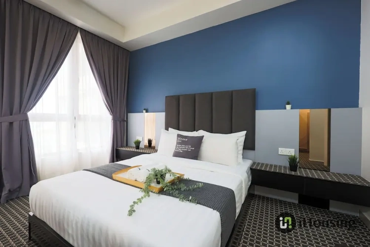 Royal Double Suite with city view