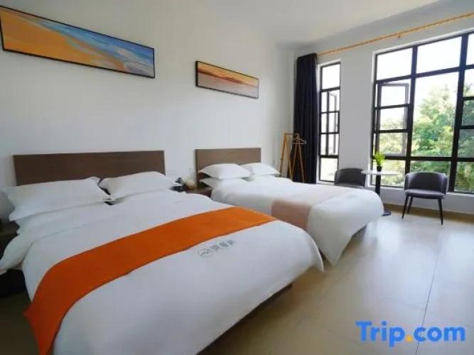 5 Bedrooms Bed in Dorm