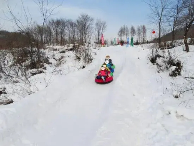 Snow Valley Yilongyuan lnn