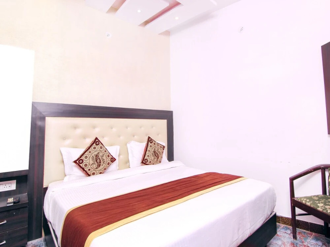 OYO 13652 Hotel Rajput