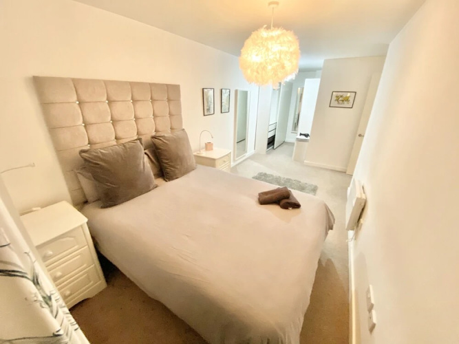 2-bed Apartment Parking Deep Cleaned Professionally