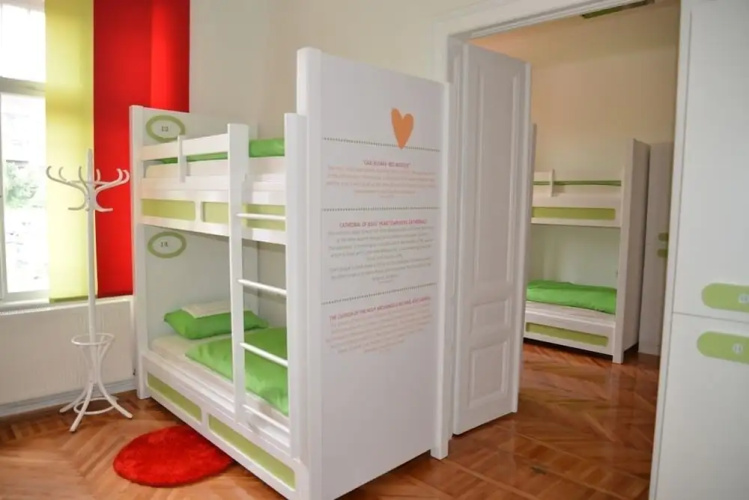 Hostel For Me