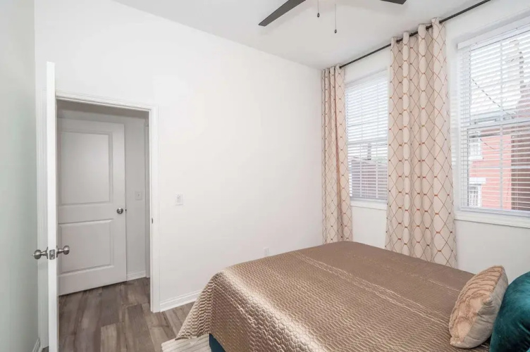 Covington Charm 202
