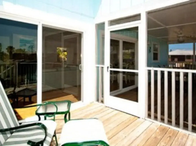 Holly Hideaway
