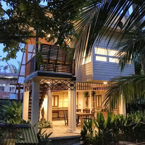 Bungalow with balcony