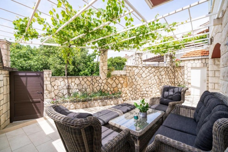 4 Bedrooms Cottage