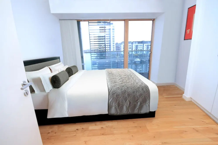 Grand Canal Quay View Apartment