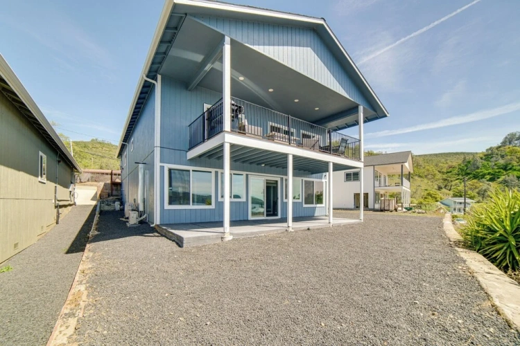 4 Bedrooms Cottage with balcony