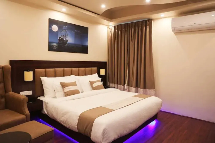 Xcelsior Hotel And Spa