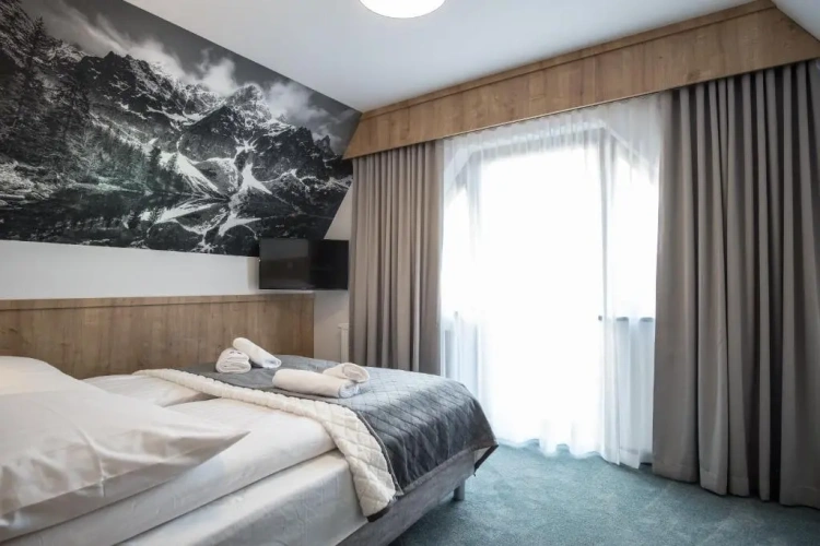 Standard Family room with mountain view